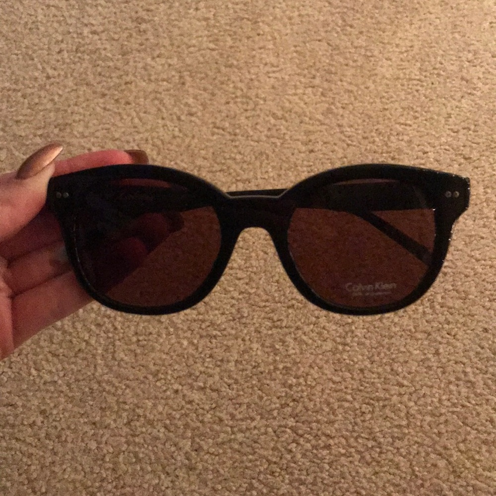 Calvin Klein sunglasses - Picture 2 of 6